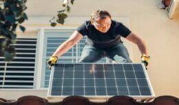 Tecnologia inovadora: Painel solar autoregenerativo promete revolucionar a energia renovável