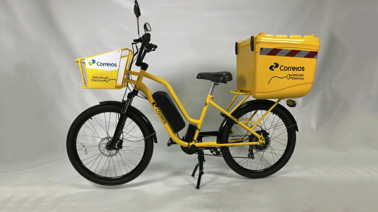 Bicicletas elétricas dos Correios estarão nas ruas neste mês de agosto, estatal pretende comprar 1.500 e-bikes até 2024