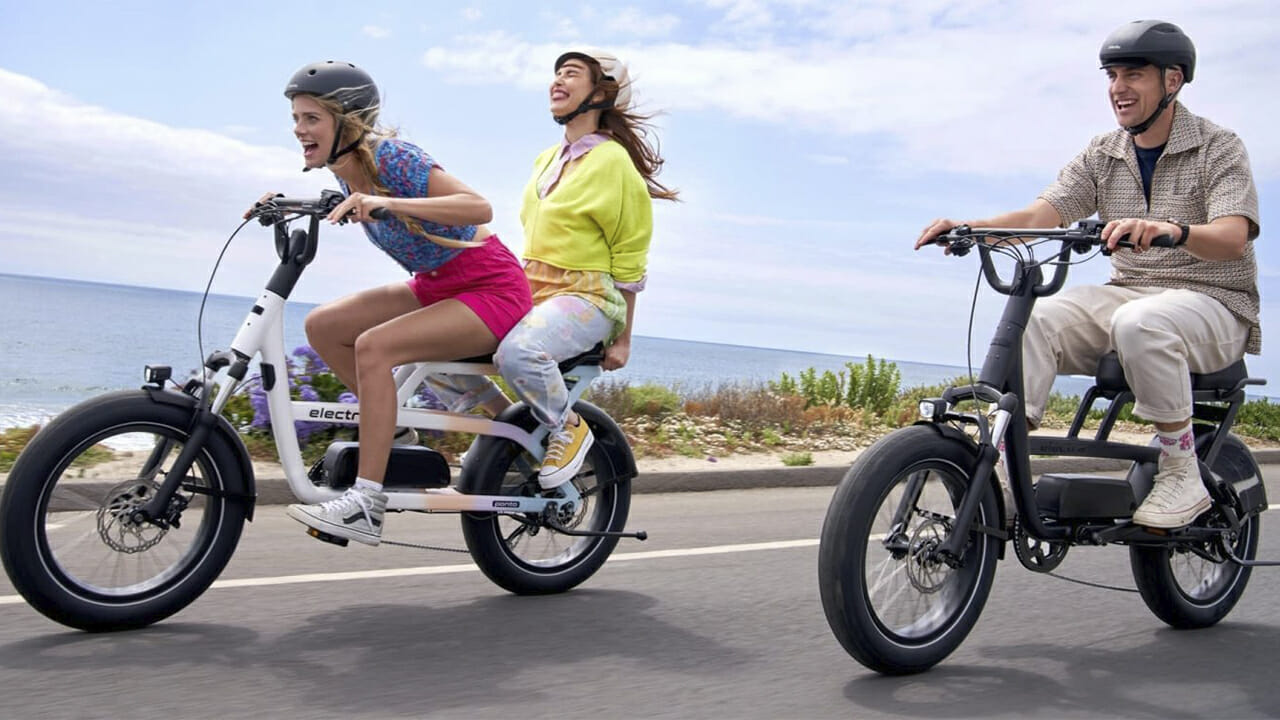 Ciclomotor Elétrico com acelerador e Pedal Assist capaz de levar até duas pessoas