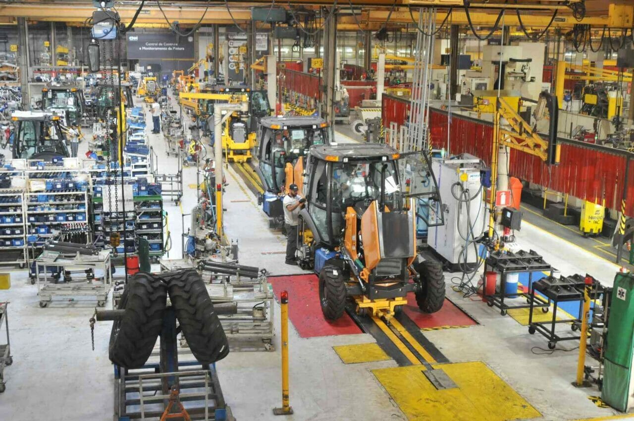 O investimento na fábrica não apenas impulsionará a economia de Contagem, em Minas Gerais, mas fortalecerá a posição da CNH Industrial como líder global no mercado de maquinário pesado e de construção.