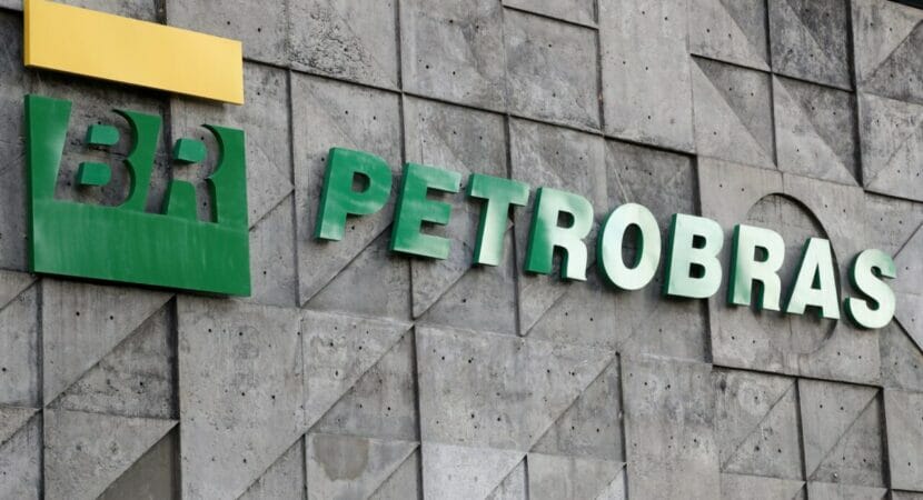 Prates, Presidente da Petrobras, exige fiscalização nos postos de gasolina que cobram mais de R$ 6 por litro, ultrapassando o reajuste da estatal.