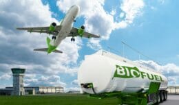 A Raízen saiu na frente no mercado ao conquistar a certificação ISCC CORSIA Plus. A empresa agora detém a garantia de sustentabilidade para o seu etanol utilizado na produção de combustível sustentável de aviação.