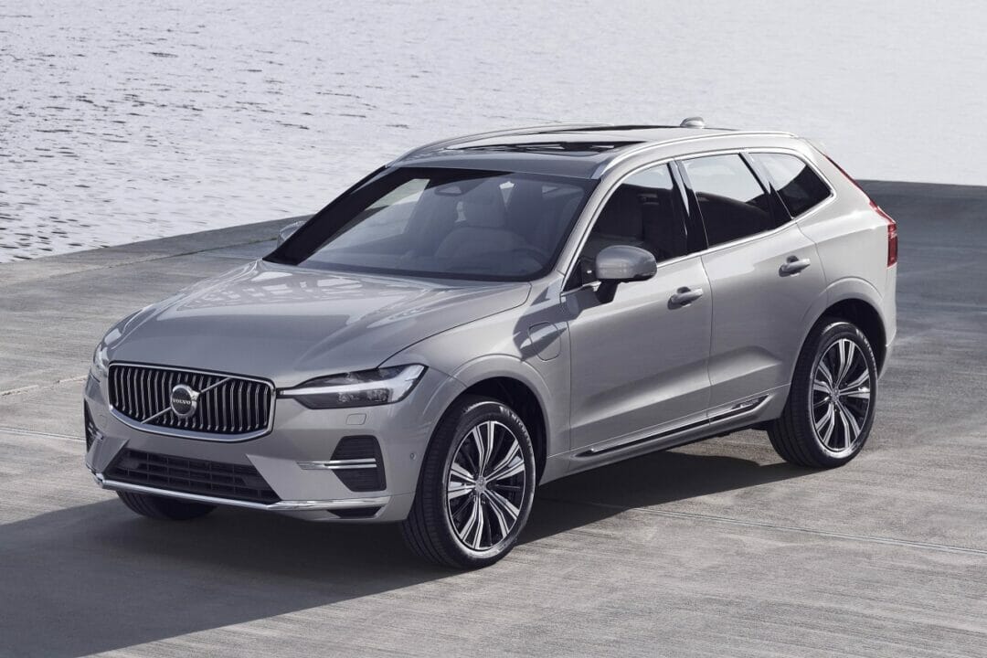 Volvo XC60 com desconto! Fabricante anuncia redução de incríveis R$ 40 mil no SUV híbrido plug-in com 462 cv de potência
