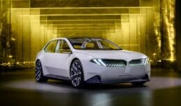 O BMW Vision Neue Klasse, que compartilha algumas semelhanças com seu antecessor, traz inovações impressionantes que o colocam no centro das atenções no mundo dos veículos elétricos.