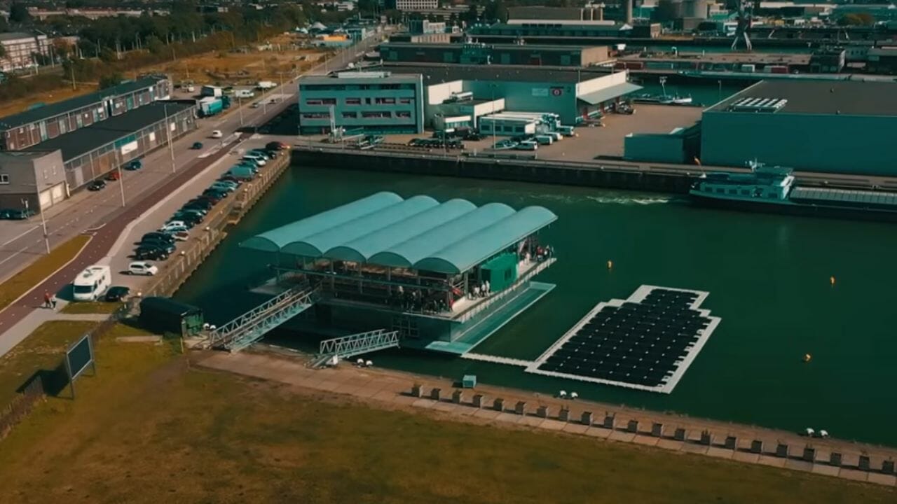 A Holanda é palco para inovação, com a sua primeira fazenda, com energia solar, de gado leiteiro flutuante do mundo