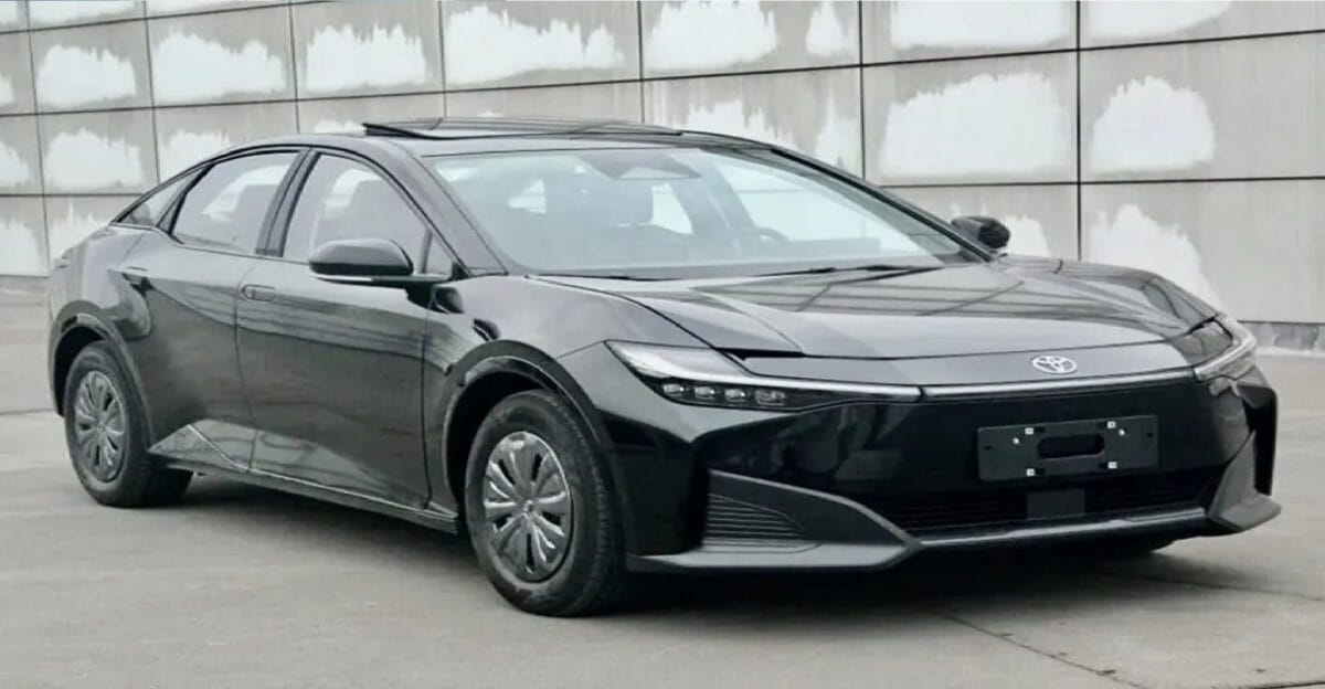 Toyota bZ3: Conheça agora o novo Corolla elétrico com tecnologia BYD que desafia a gigante Tesla e o mercado de mobilidade elétrica