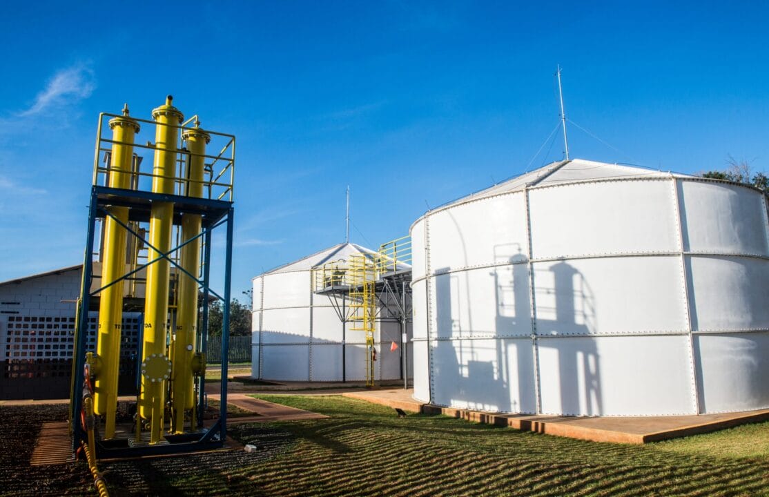 Equipamentos que transformam resíduos orgânicos em biogás,
