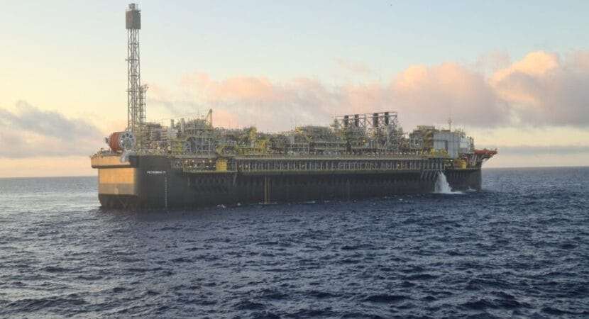 FPSO da Petrobras onde é produzido petróleo no pré-sal brasileiro