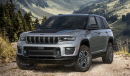 Para adquirir a edição exclusiva do novo Jeep Grand Cherokee 4xe, você terá que desembolsar um pouco mais de meio milhão de reais.