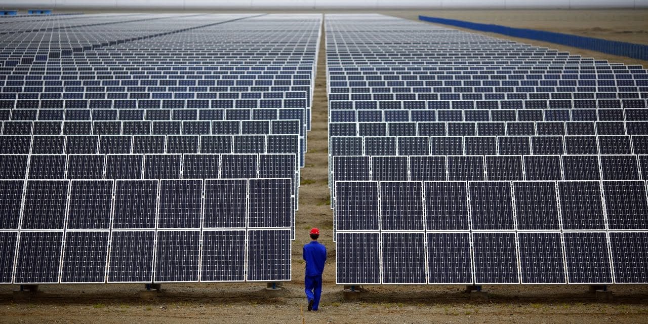 As vagas de emprego serão distribuídas durante as obras de construção da usina de energia solar, para moradores do Ceará ou profissionais que possuem fácil acesso ao local onde o Complexo Sobral será construído.