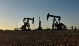 Preocupação com abastecimento no Oriente Médio impulsiona alta de 3% nos preços do petróleo por barril