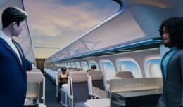 Airbus está investindo em tecnologia de cabine, com telas que simulam um teto transparente, oferecendo aos passageiros uma visão panorâmica do céu