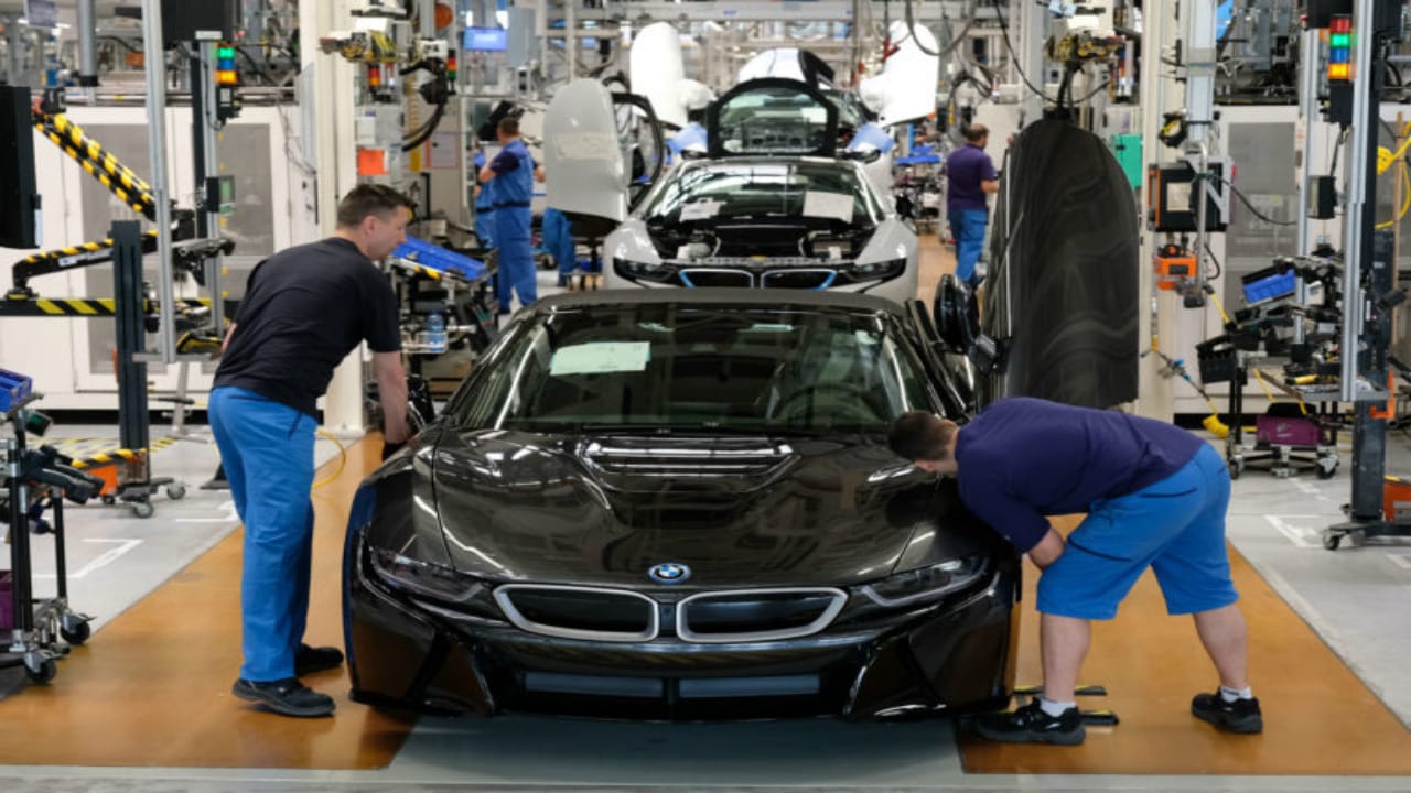 BMW passa a empregar primeiro caminhão elétrico em sua fábrica em Munique -  TecMundo