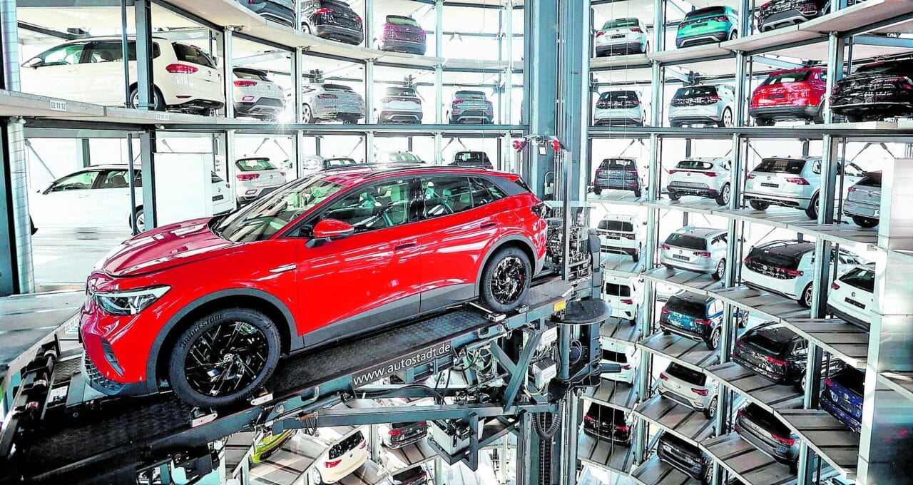 China reduz preços de carros elétricos e painéis solares para dominar o mercado global