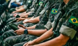 Exército anuncia abertura de centenas de VAGAS SEM CONCURSO ganhe até R$ 6.993,00 – inscrições encerram DOMINGO!