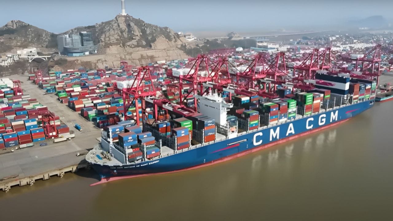 Maior hub marítimo do planeta: Porto de Xangai movimenta 43 milhões de TEUs por ano, conta com uma área de 3 mil km²