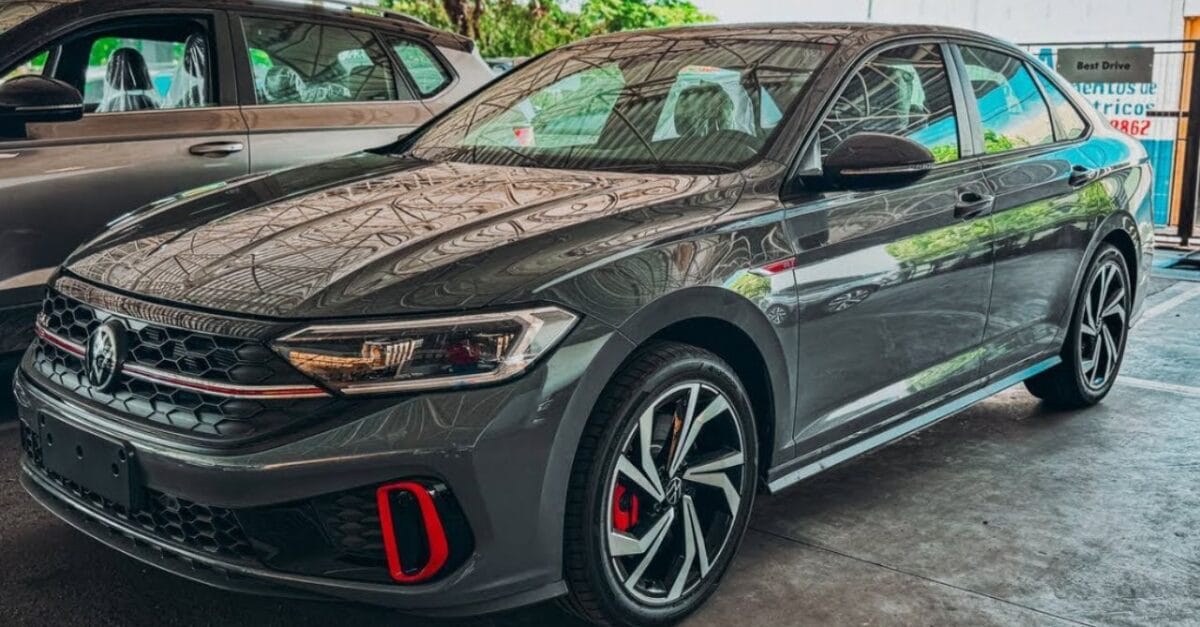 The new Volkswagen Jetta GLI 2024 has just arrived in Brazil and, for fans of the model, it is