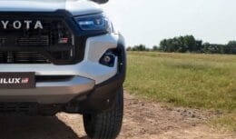 Revolução sobre rodas: Toyota Hilux 2024 desafia Chevrolet S10 em duelo de gigantes no mercado de picapes