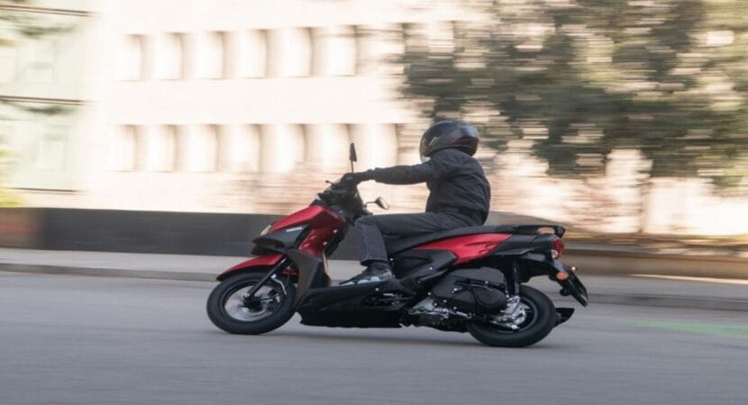 Yamaha lança nova scooter SUPER econômica que faz até 55 km com apenas 1 litro