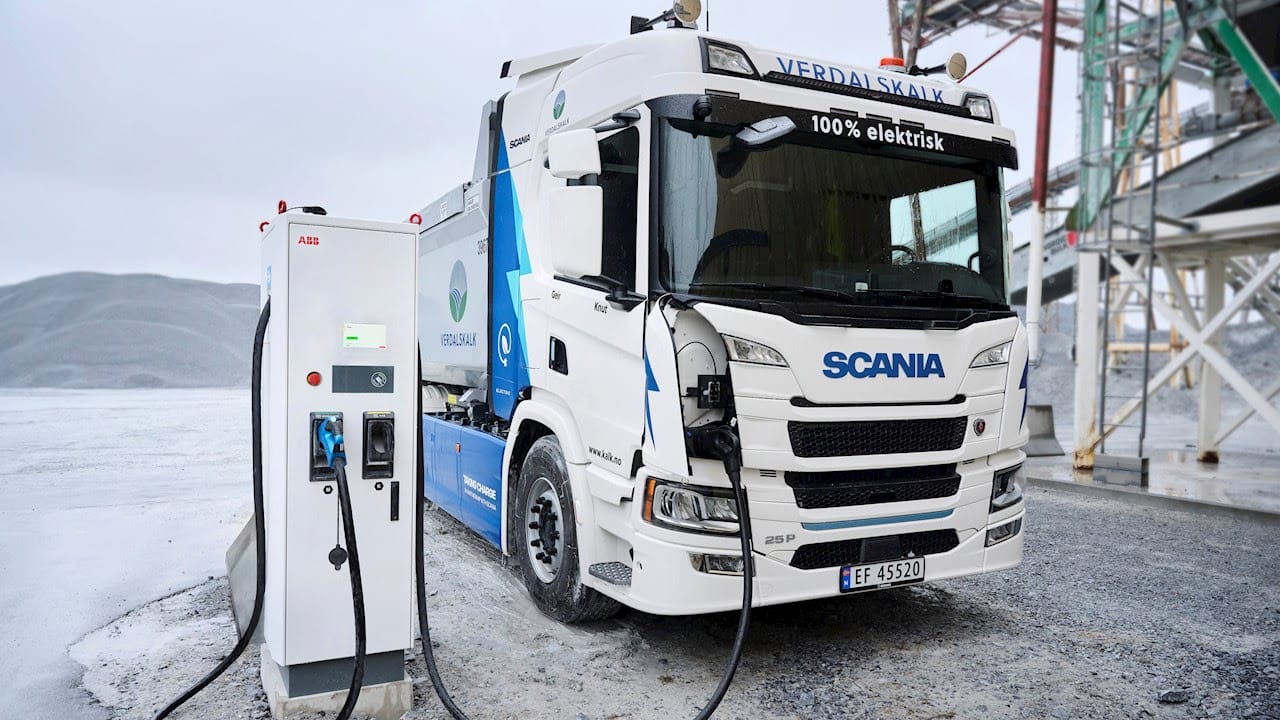 ABB E-mobility assina acordo-quadro global com a Scania