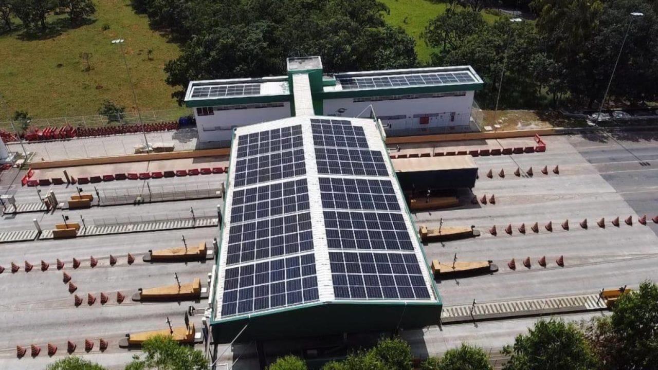 A EcoRodovias, gigante das estradas brasileiras, anuncia mais 21 novas usinas solares e também carregadores para veículos elétricos em suas rodovias