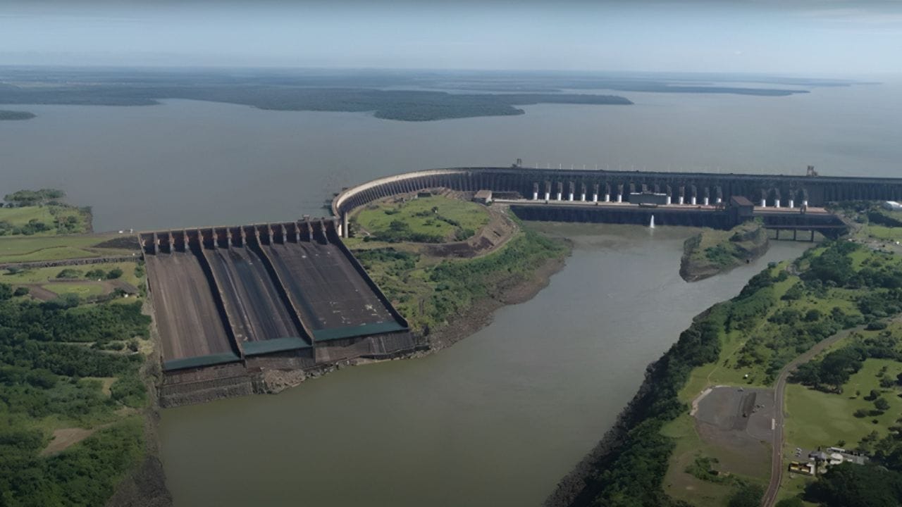 Conheça a história e a engenharia por trás da Itaipu Binacional, a usina hidrelétrica que desafiou limites e transformou a paisagem energética