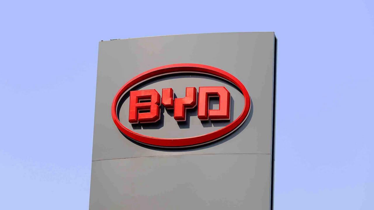 Cada vez mais em evidência no Brasil, a BYD abriu recentemente uma série de novas vagas de emprego para trabalhar em sua fábrica em Camaçari.