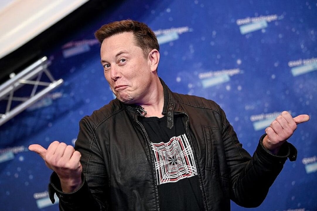 Elon Musk desafia concorrentes com sua nova bateria capaz de redefinir o futuro dos carros elétricos