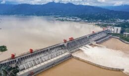 Barragem três gargantas em perigo? Os segredos SURPREENDENTES por trás da maior barragem da China