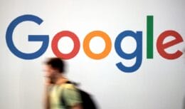 Google planeja milhares de demissões no setor de anúncios e atendimento para redirecionar o foco à inteligência artificial.