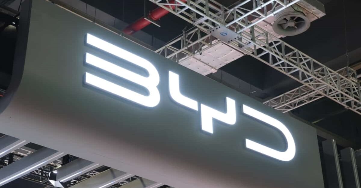 BYD espera investir R$3 bilhões em extração de lítio para baterias à produção de carros elétricos no Brasil