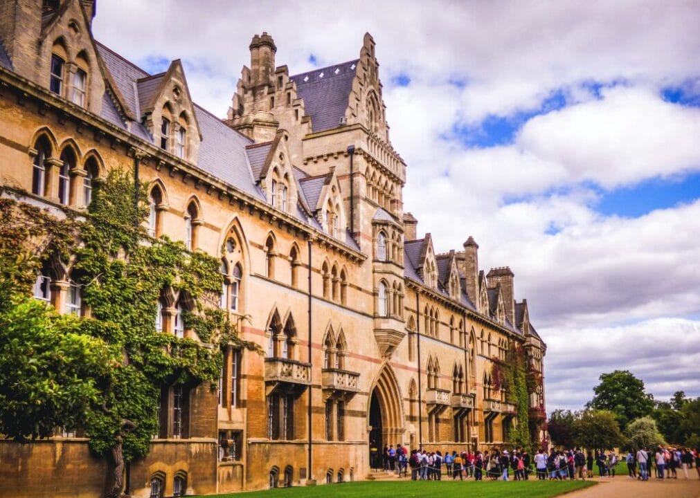 Oxford anuncia cursos online gratuitos e com certificado