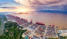 China inaugura o maior porto do mundo – um projeto gigantesco de $30 bilhões!