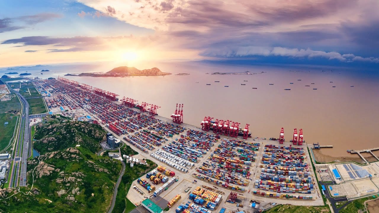 China inaugura o maior porto do mundo – um projeto gigantesco de $30 bilhões!