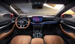 Sedã Qin Plus da BYD ganha nova versão EXTREMAMENTE BARATA para superar vendas do Toyota Corolla 