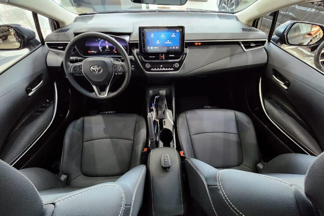 Toyota Corolla XEI 2024 chega com painel digital e conforto inigualável - um sucesso absoluto!