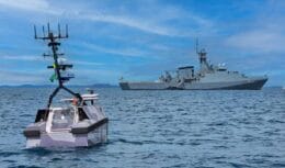 A EMGEPRON e a TideWise vão construir drones para a indústria naval brasileira. O projeto é pioneiro na América Latina e visa fortalecer a defesa e a segurança nacional.