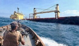 Grande navio de carga transportando 41.000 toneladas de fertilizantes afunda após ataque Houthi: 5 navios afundados recentemente