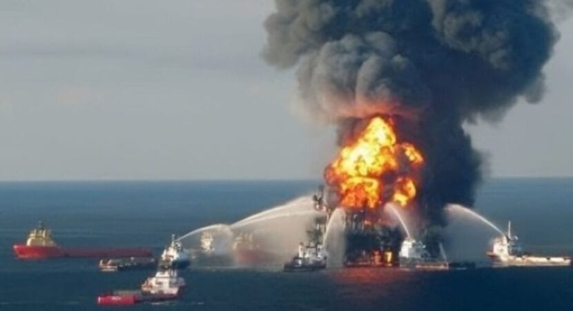 Maiores acidentes com plataformas de petróleo pelo mundo, quando a falha técnica une força com a natureza