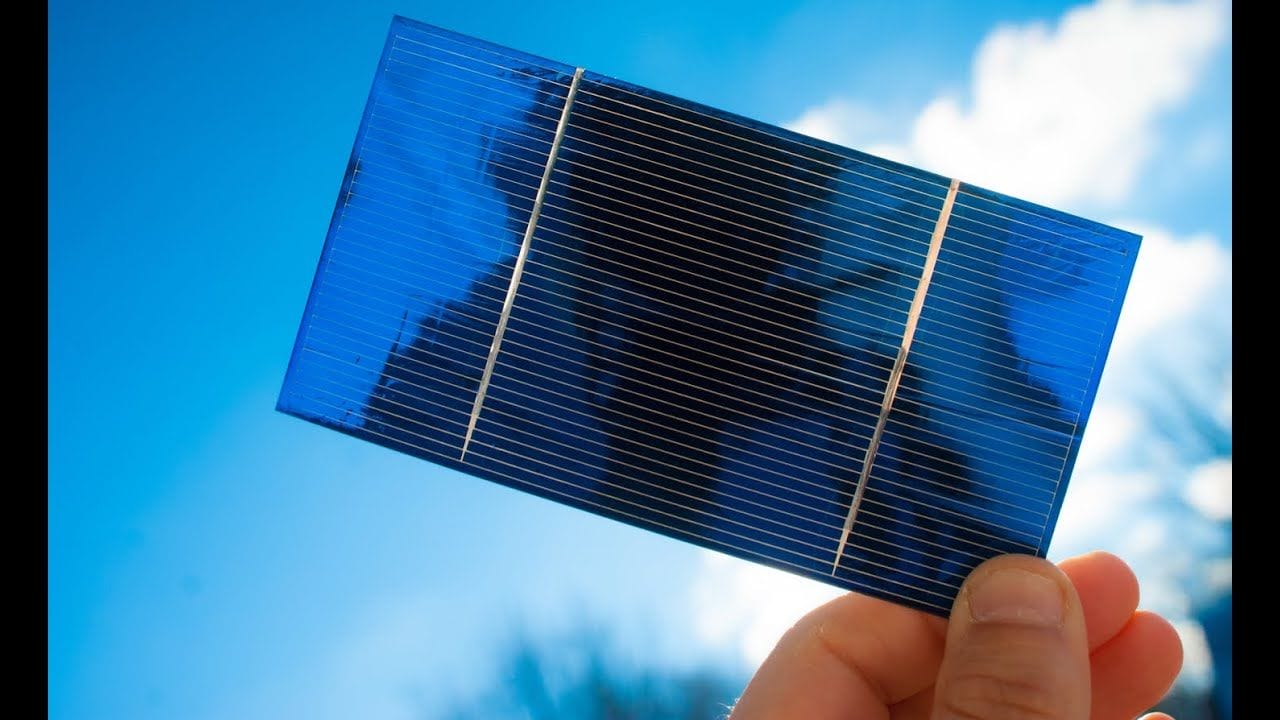 Mas o que são células solares de perovskita com silício?