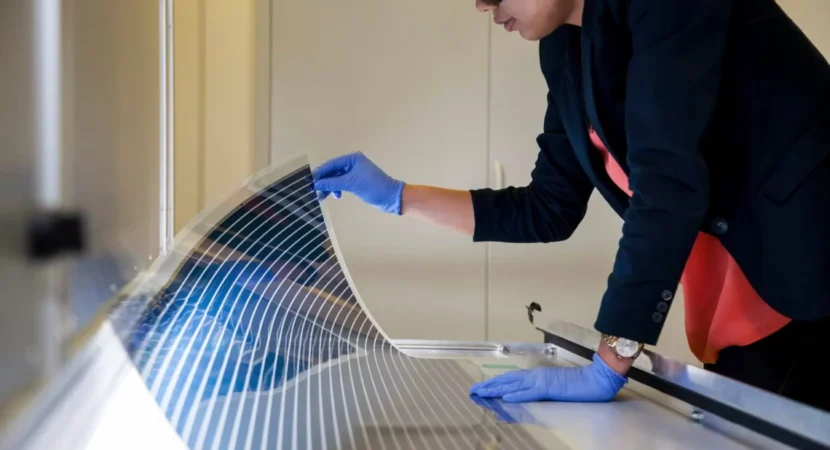 Placa solar fabricada no Brasil tão fina quanto uma folha de papel chega para revolucionar o setor renovável! 