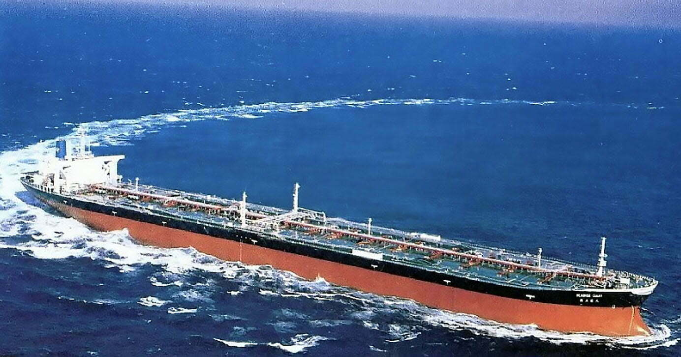 Seawise Giant, o MAIOR navio petroleiro do mundo com 458,45 metros, 650 mil toneladas