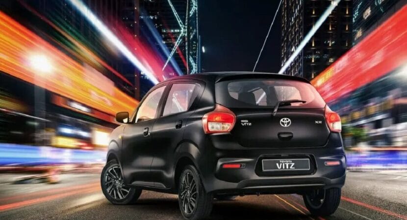 Toyota Contra-Ataca com novo carro popular ‘Toyota Vitz’ por R$49 mil para desafiar o reinado do kwid no mercado automotivo!