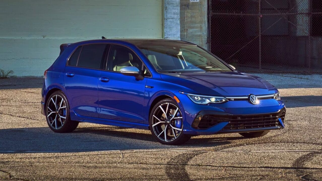 O CEO da Volkswagen Brasil revelou planos para reintroduzir o Volkswagen Golf no mercado brasileiro, gerando entusiasmo entre os fãs.