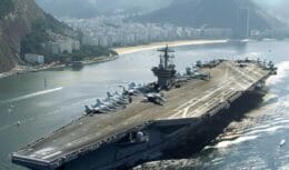 À medida que a 4ª Frota da Marinha dos Estados Unidos se aproxima da América do Sul, liderada pelo porta-aviões USS George Washington, questões surgem sobre os impactos de sua presença nas águas brasileiras e sul-americanas