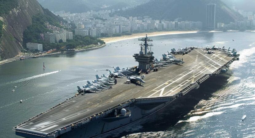 À medida que a 4ª Frota da Marinha dos Estados Unidos se aproxima da América do Sul, liderada pelo porta-aviões USS George Washington, questões surgem sobre os impactos de sua presença nas águas brasileiras e sul-americanas