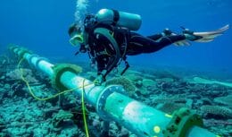 A realidade dos mergulhadores que instalam e consertam cabos submarinos, essenciais para nossas comunicações e fornecimento de energia global