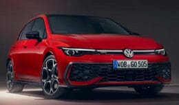 Retorno Triunfal do Golf GTI: carro clássico da Volkswagen reaparece em 2024 após 51 anos fora das estradas! 