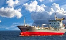 O maior navio de celulose do mundo especializado neste tipo de transporte que chegou a China a partir do Porto de Santos, o Green Santos
