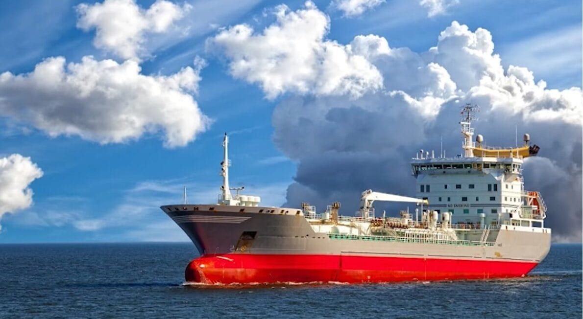 O maior navio de celulose do mundo especializado neste tipo de transporte que chegou a China a partir do Porto de Santos, o Green Santos